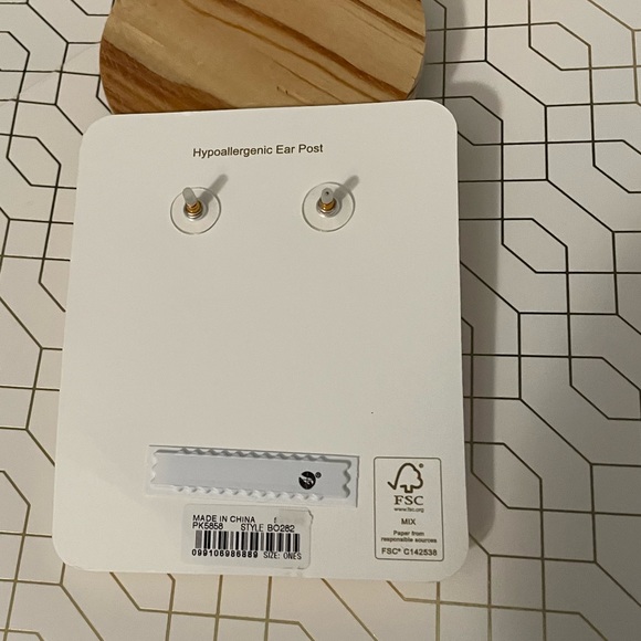 JCREW Faux- Raffia Wrapped Hoop Earrings NWT Vivid Begonia - Picture 7 of 7